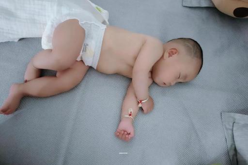 酒泉4个月宝宝特点